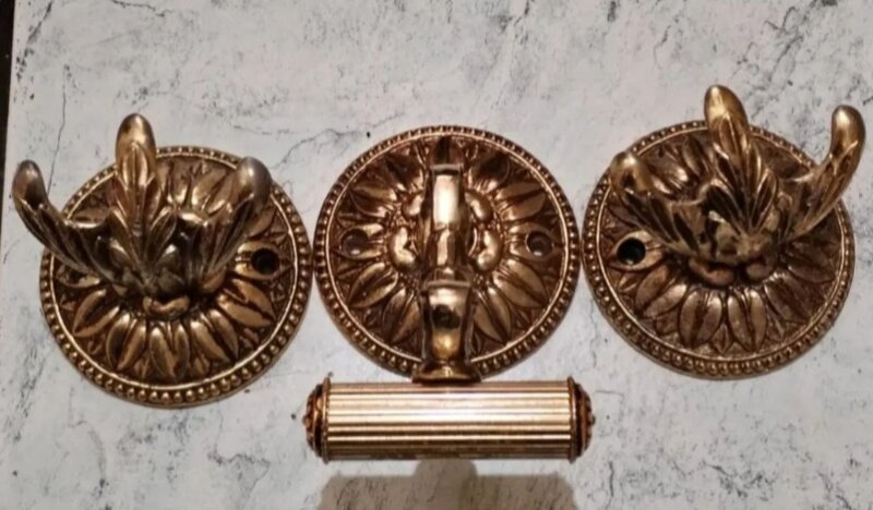 Suporti francezi vintage pentru prosoape baie in stil baroc