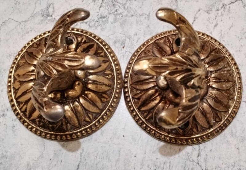 Suporti francezi vintage pentru prosoape baie in stil baroc