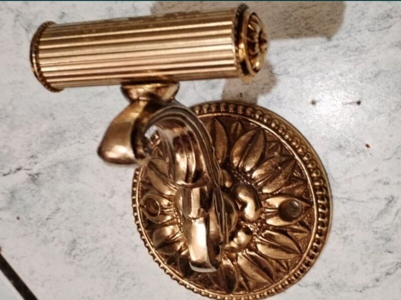 Suporti francezi vintage pentru prosoape baie in stil baroc