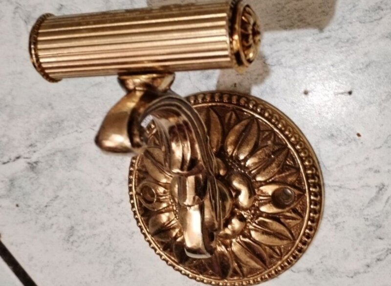Suporti francezi vintage pentru prosoape baie in stil baroc